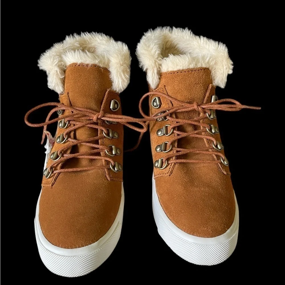 Minnetonka x Lottie Moss Shearling High Top Boots Brown | Size 6 NWT